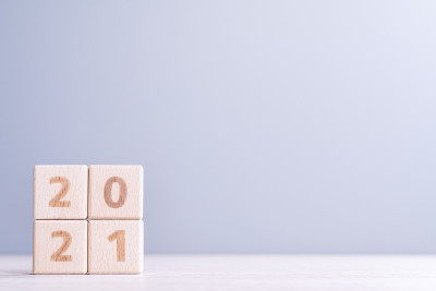 2021年新年抽象设计概念由木块与复制空间。