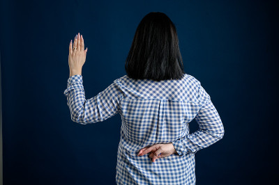 年轻女子的假誓言