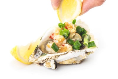 Grilled oysters with lemon garlic