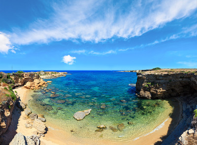 西西里夏日海滩全景，意大利