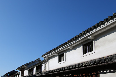 日式建筑风格的库拉和蓝天