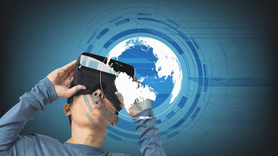 年轻人使用虚拟现实头盔。VR，未来技术在线概念。数字屏幕。