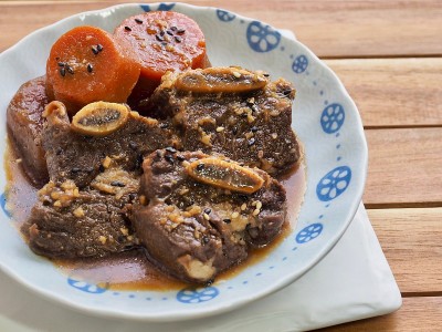 韩式料理红烧排骨、牛排排骨