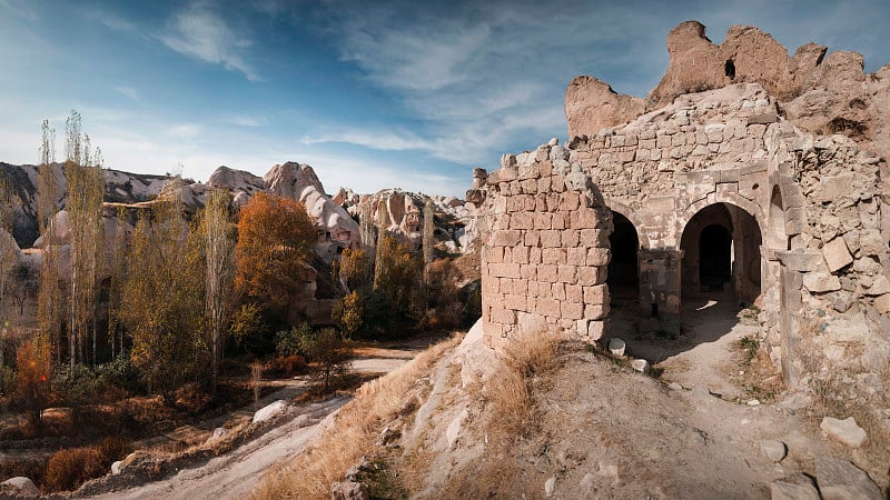 土耳其卡帕多西亚,Goreme。Gomeda山谷。洞穴教堂的废墟，提米奥斯·斯塔夫罗斯教堂