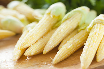小玉米和露珠准备烹饪