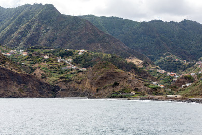 马德拉岛北部海岸，靠近葡萄牙的波尔图-达-克鲁兹