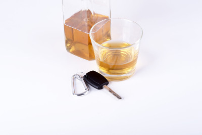 酒，车，钥匙=悲剧