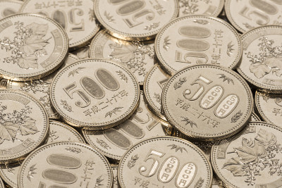 许多500日元硬币