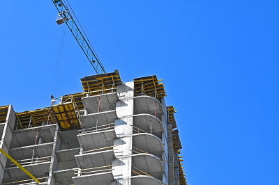起重机及高层建筑工地