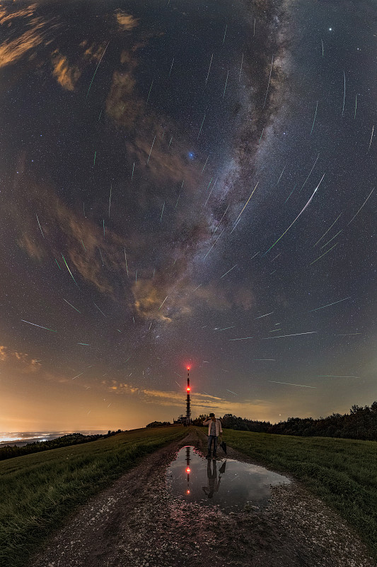 银河和英仙座流星雨