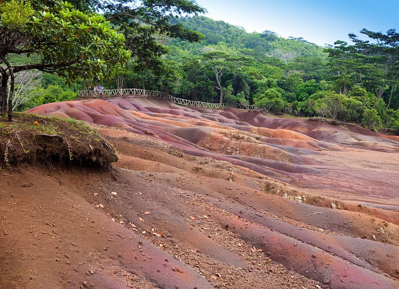 毛里求斯的主要景观- Chamarel-七个颜色的土地。