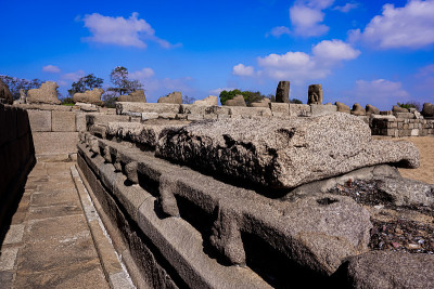 由Pallavas建造的海岸寺庙是联合国教科文组织世界遗产，位于大南印度建筑，泰米尔纳德邦，Mama