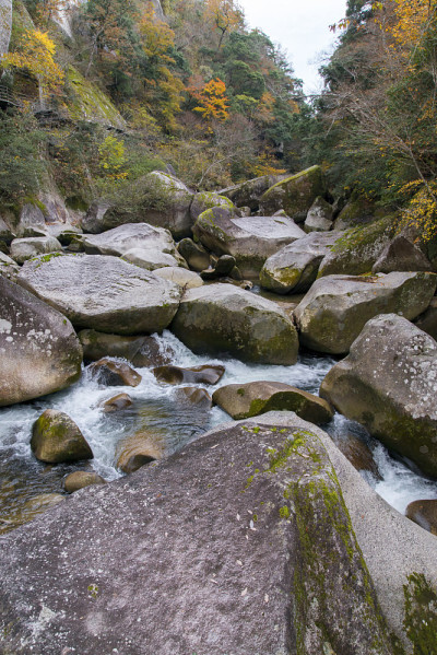 秋鬼无石布瑞风光(岛根县奥井泉町)