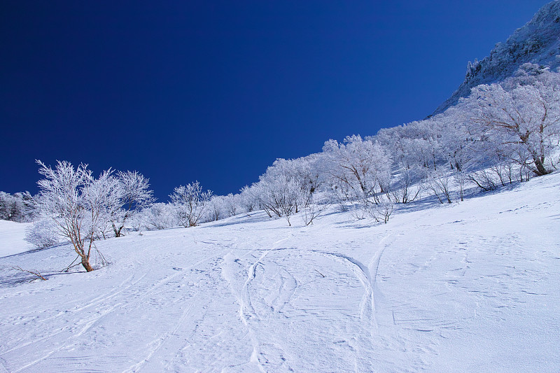 雪和滑雪场