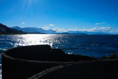建造和石头在nahuapi湖，BARILOCHE，里约热内卢NEGRO，阿根廷