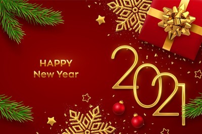 2021年新年快乐。金色金属数字2021与礼盒，闪烁的雪花，松树枝，星星，球和五彩纸屑在红色的背景。