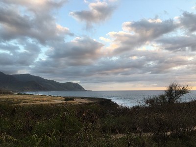 12月夏威夷瓦胡岛卡埃纳角的日落。