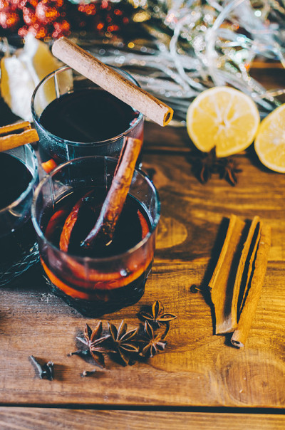 加热葡萄酒的杯子