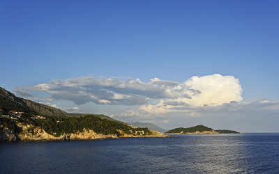 杜布罗夫尼克和洛克鲁姆的海岸线