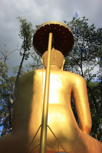佛像背面