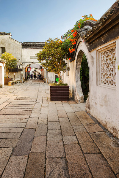 中国苏州周庄古镇的古建筑和旅游景观