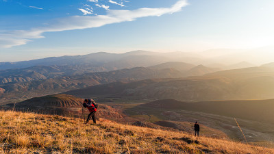旅行者攀登山顶