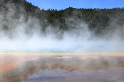 怀俄明州黄石国家公园大棱柱形泉的特写