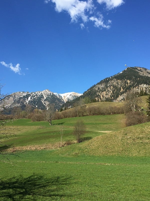 阿尔卑斯全景山周围的奥伯斯多夫，阿尔高阿尔卑斯山，德国