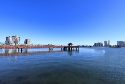 韩国江原道束草的清草湖观景台。