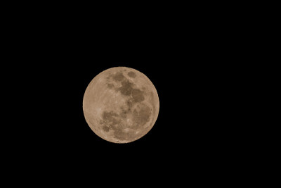 夜空中的月亮