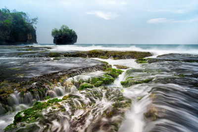 印尼万丹的萨瓦纳海滩海景。