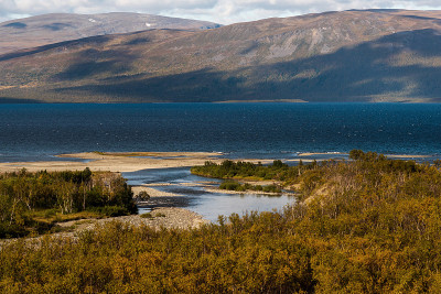 风景与Tornetrask湖和山脉，Norrbotten，瑞典