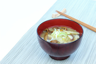 Misoshiru有很多不同的蘑菇