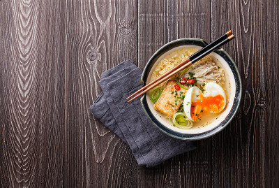 一种用鸡蛋、豆腐和金木做成的亚洲面条