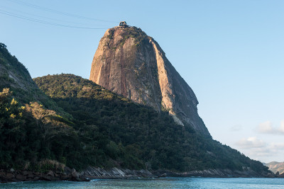 从里约热内卢的乌尔卡红海滩上看到的面包山