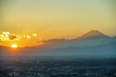 横滨市和富士山和黄昏