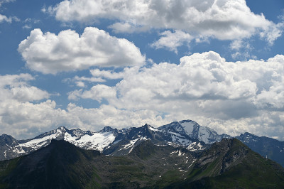 奥地利巴得嘎斯坦夏季的stubnerkogel山景观