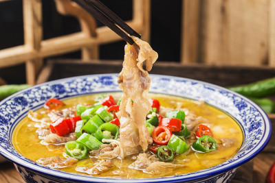一道美味的中国广东菜，金汤牛肉