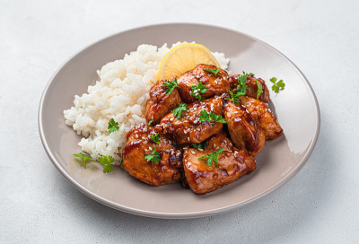红烧鸡饭是一道传统的日本料理