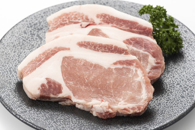 盘子里的猪肉