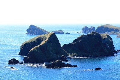 岛屿，岛屿，济州岛，无人岛，悬崖，大海，海浪，无人岛，潜艇，熔岩，旅游景点，游轮，