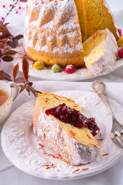 藏红花的复活节Babka