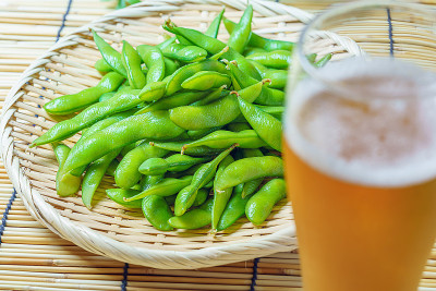 煮青豆和一杯啤酒
