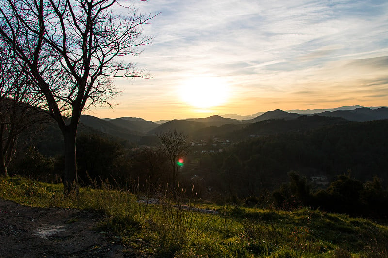 从Alès的高度观看Cévennes