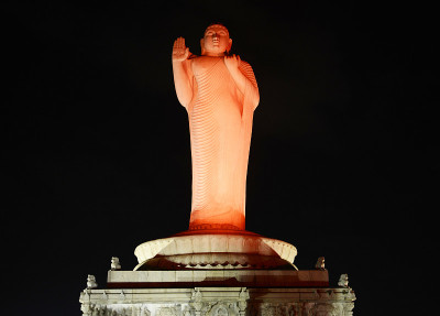尊佛像