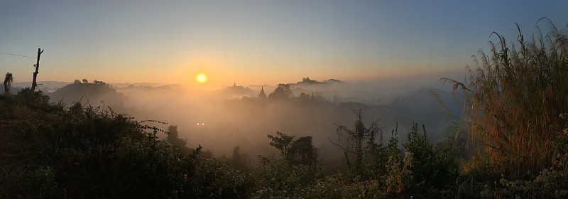 缅甸Mrauk-U古塔上的日出