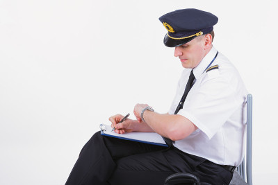航空公司机长在起飞前填写这些文件