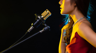 Teenager Woman sing song loudly power sound on Mic