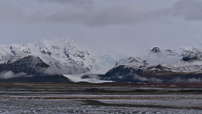 雄伟的冰川Svínafellsjökull的正面视图，Vatnajökull冰帽的一部分在冰岛南部，