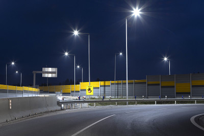 夜间高速出口，led路灯